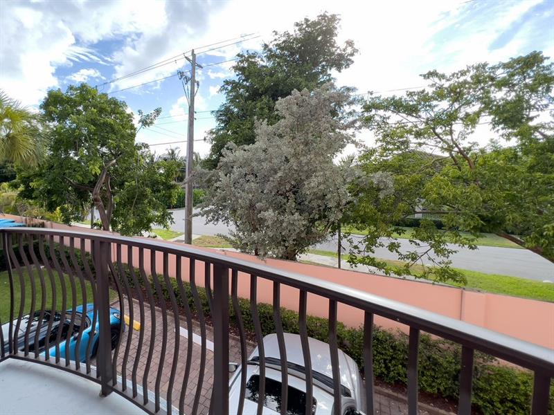 Image 38 of 73 For 4241 Ocean Blvd  102