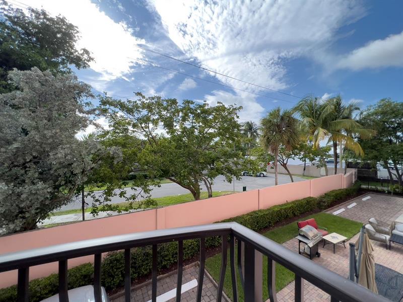 Image 39 of 73 For 4241 Ocean Blvd  102