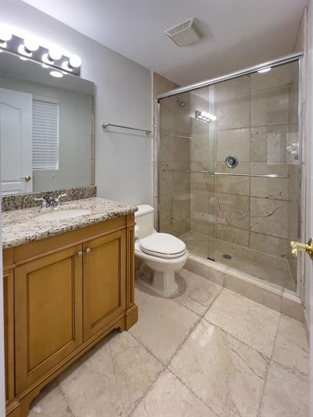 Image 46 of 73 For 4241 Ocean Blvd  102