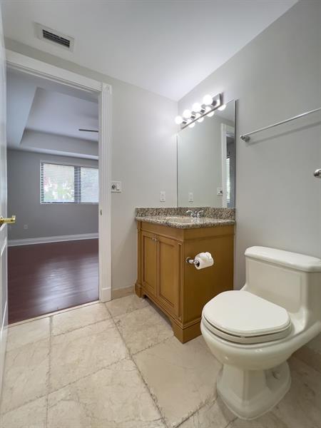 Image 47 of 73 For 4241 Ocean Blvd  102