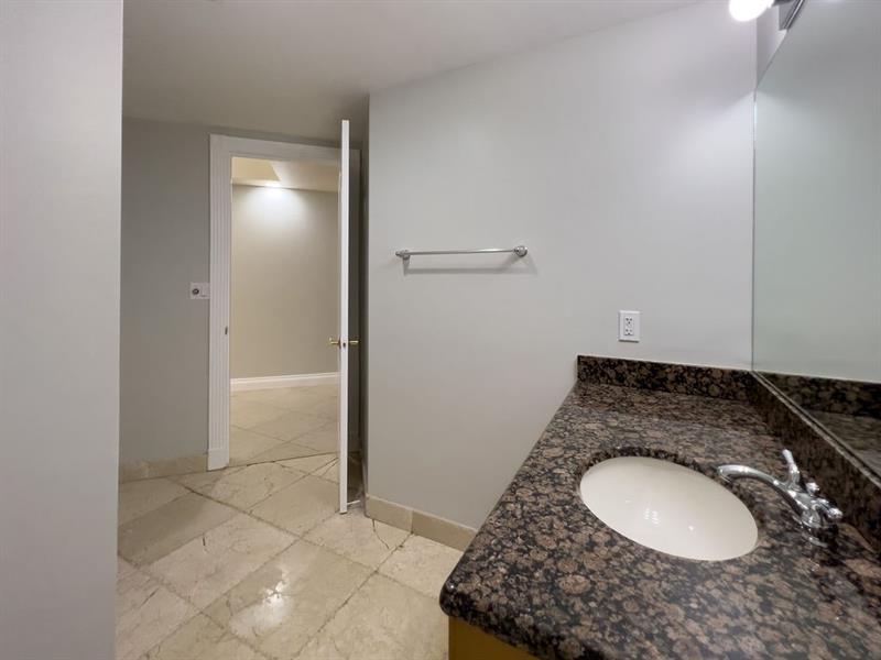 Image 7 of 73 For 4241 Ocean Blvd  102