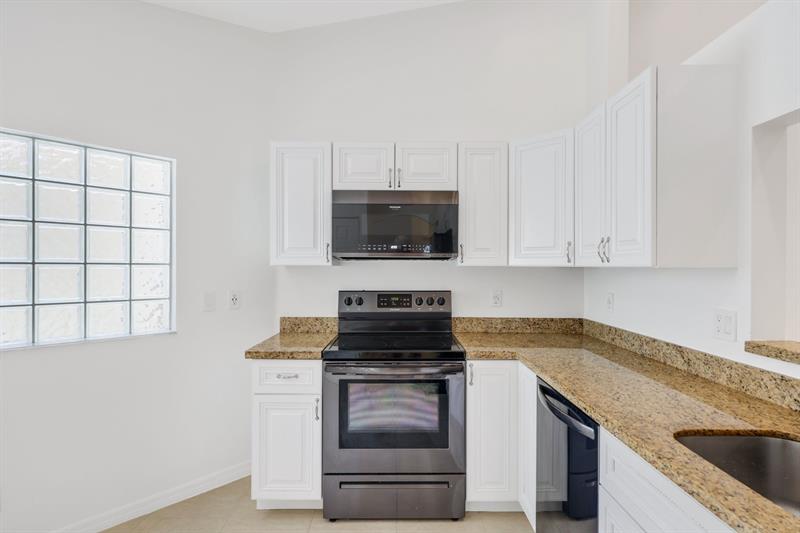 Image 14 of 29 For 6171 Floral Lakes Dr