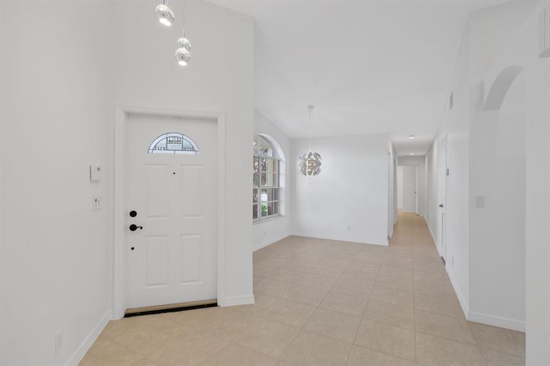 Image 16 of 29 For 6171 Floral Lakes Dr
