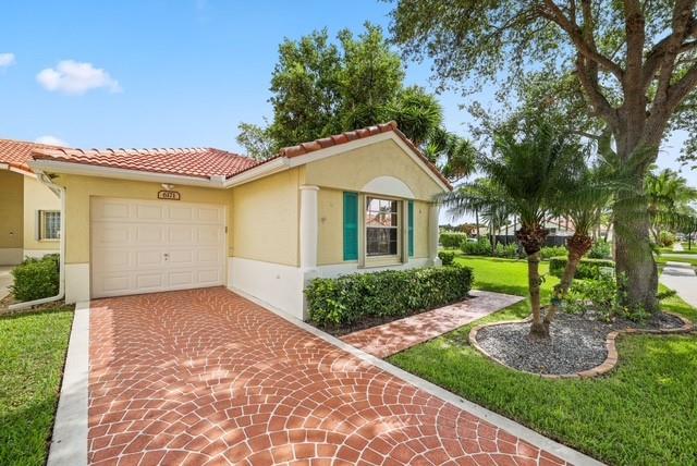 Image 23 of 29 For 6171 Floral Lakes Dr