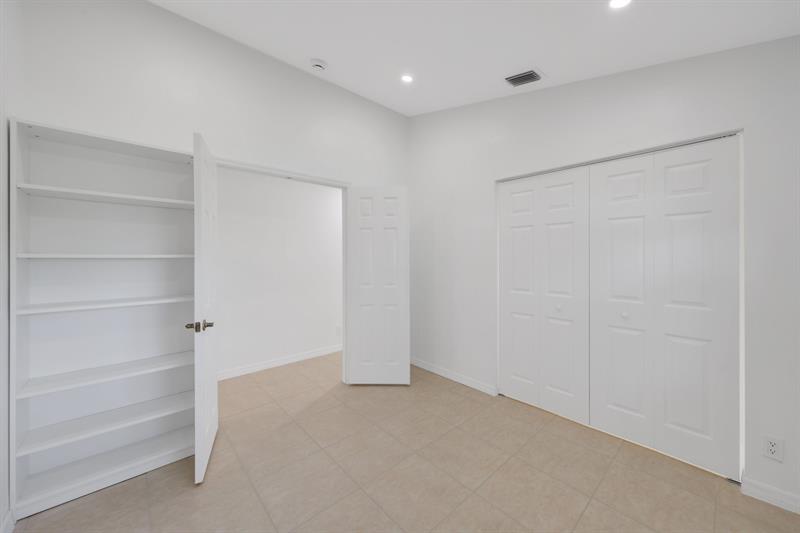 Image 9 of 29 For 6171 Floral Lakes Dr
