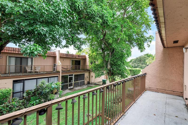 Image 15 of 36 For 29 Laredo Pl  29