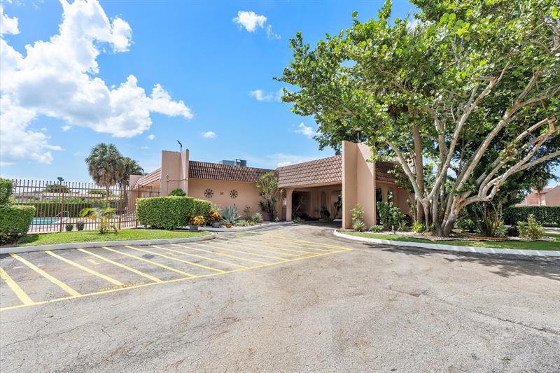 Image 26 of 36 For 29 Laredo Pl  29
