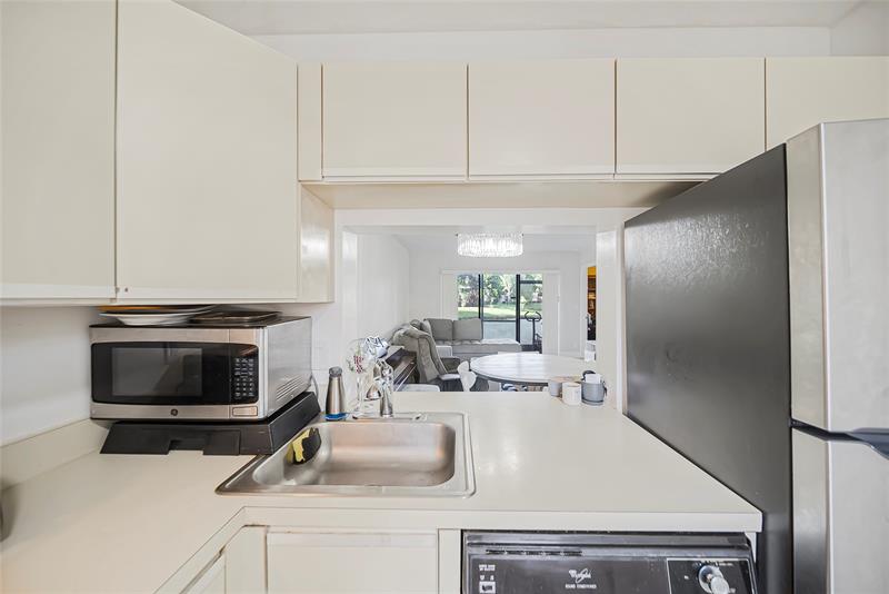 Image 10 of 51 For 3039 Carambola Cir  3039