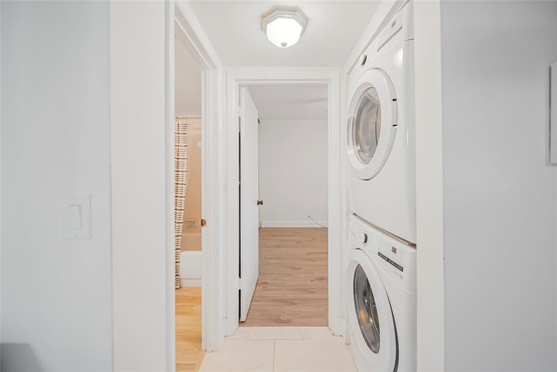 Image 11 of 51 For 3039 Carambola Cir  3039