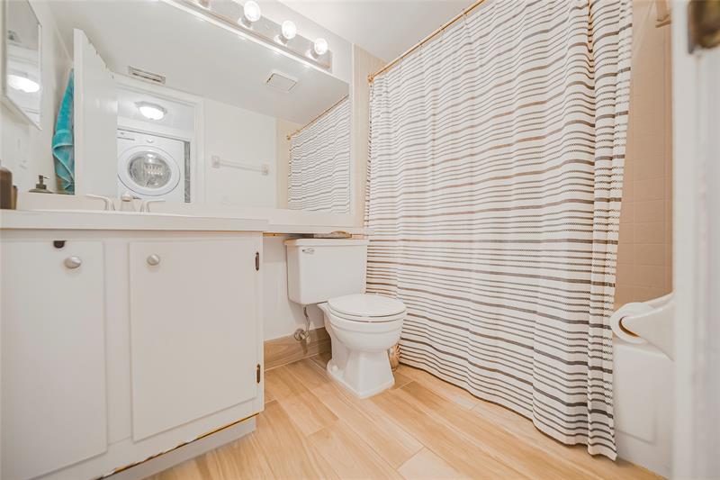 Image 13 of 51 For 3039 Carambola Cir  3039