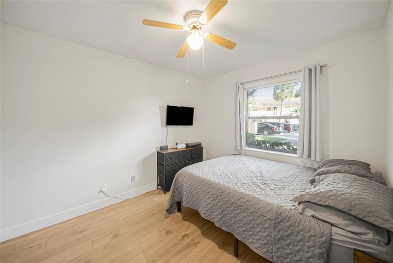 Image 14 of 51 For 3039 Carambola Cir  3039
