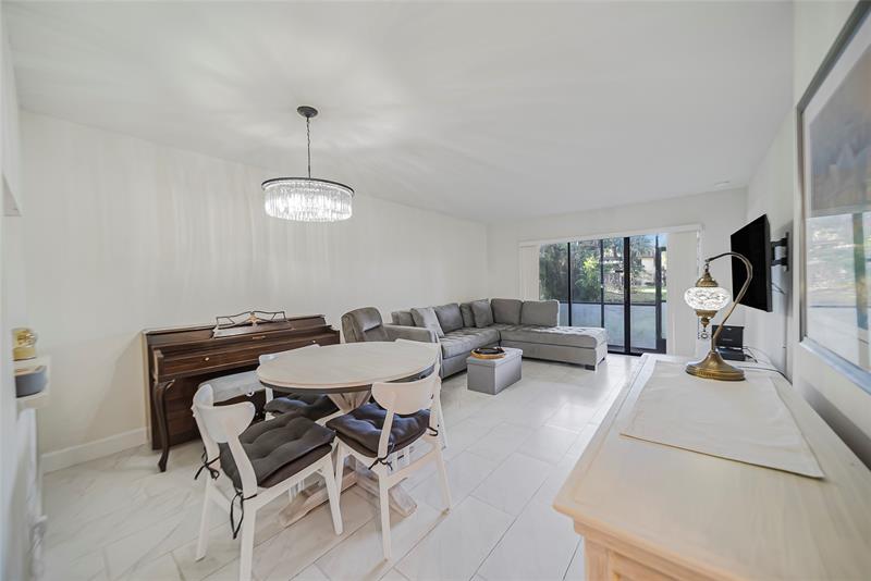 Image 18 of 51 For 3039 Carambola Cir  3039