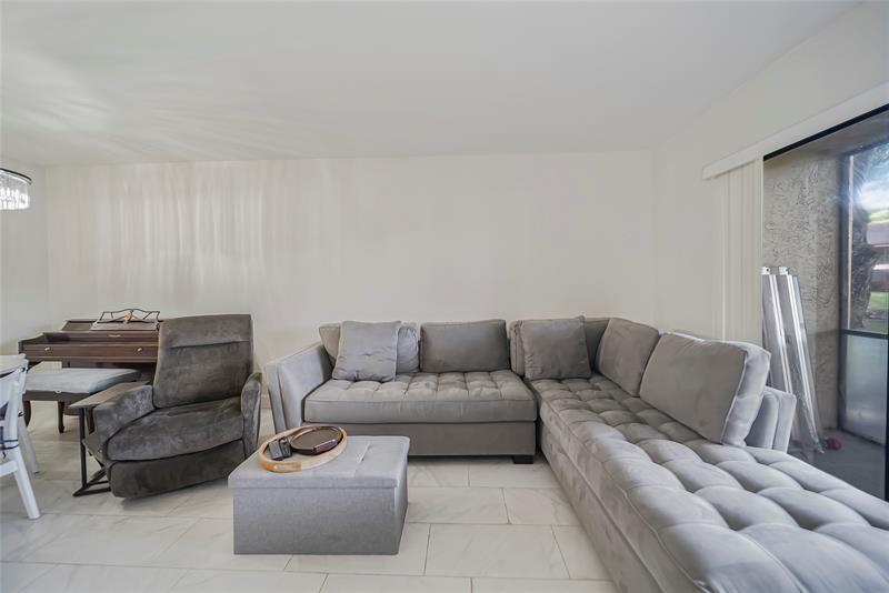 Image 22 of 51 For 3039 Carambola Cir  3039