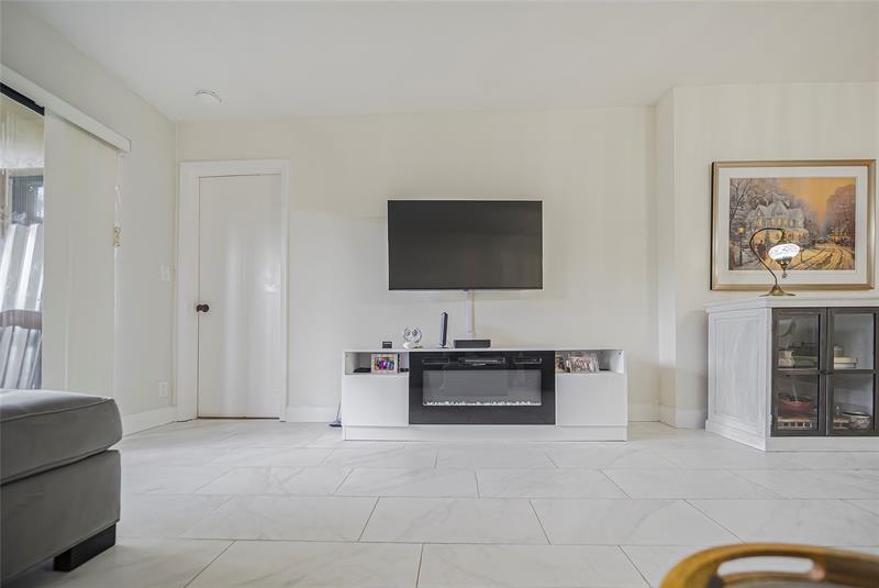Image 23 of 51 For 3039 Carambola Cir  3039