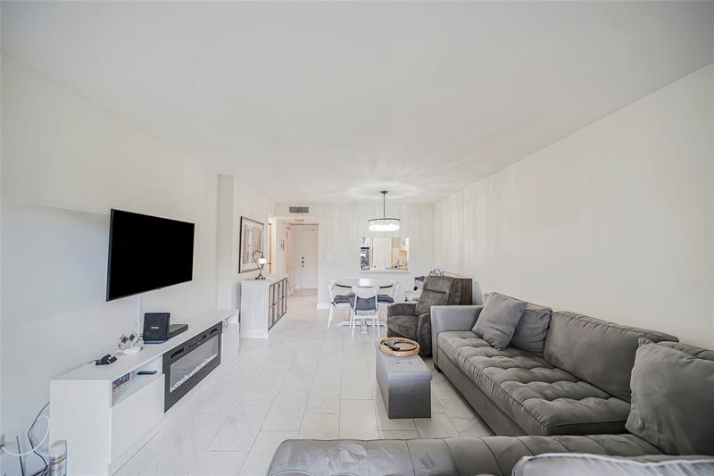 Image 24 of 51 For 3039 Carambola Cir  3039