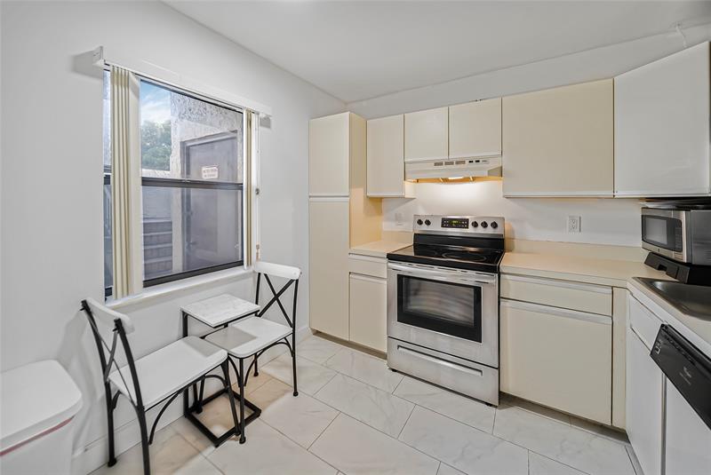 Image 5 of 51 For 3039 Carambola Cir  3039