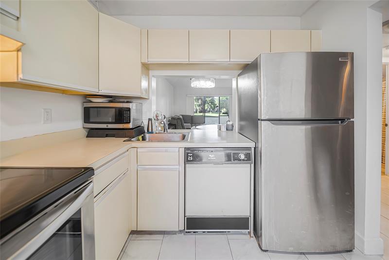 Image 9 of 51 For 3039 Carambola Cir  3039