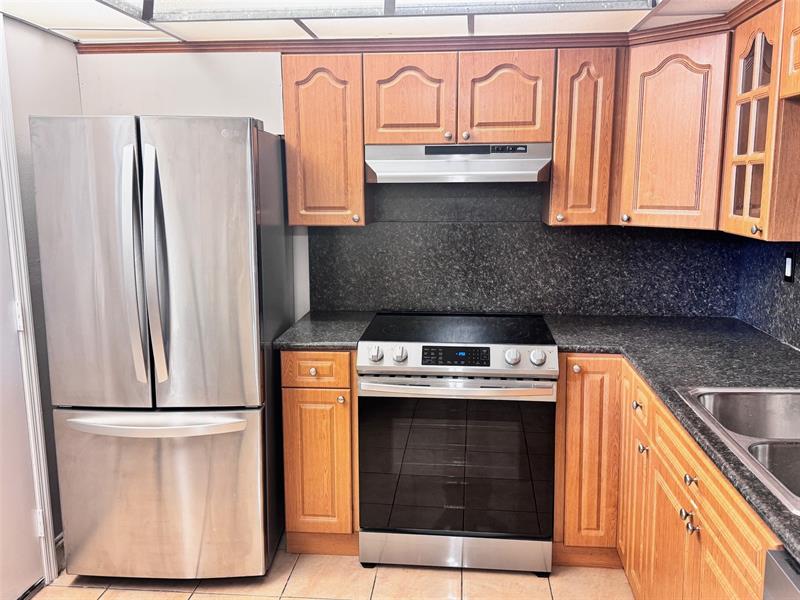 Image 4 of 11 For 404 68th Ave  301