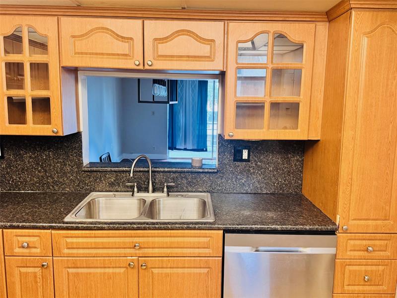 Image 6 of 11 For 404 68th Ave  301