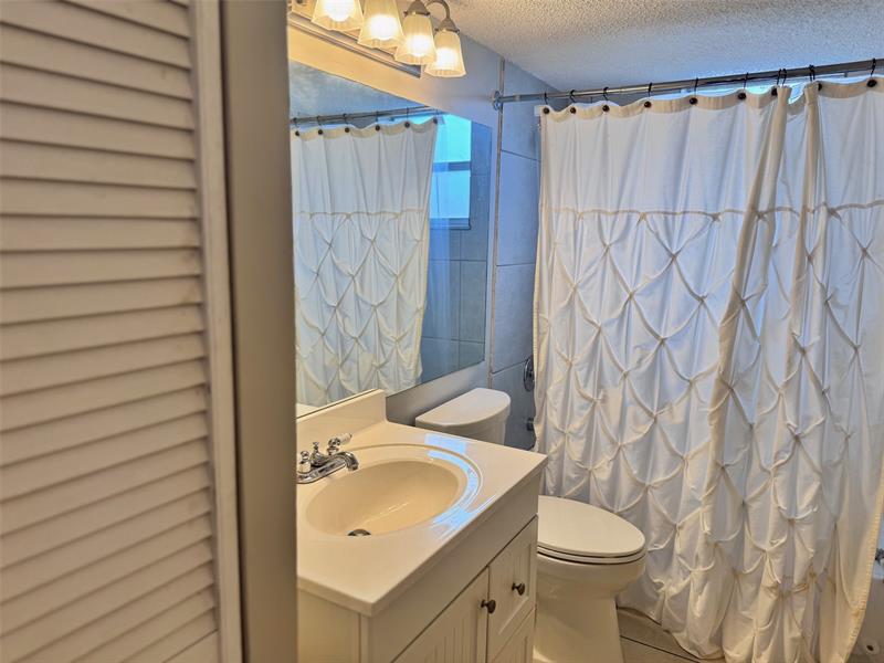 Image 7 of 11 For 404 68th Ave  301