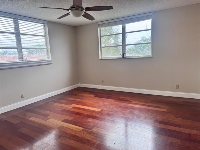 Image 9 of 11 For 404 68th Ave  301