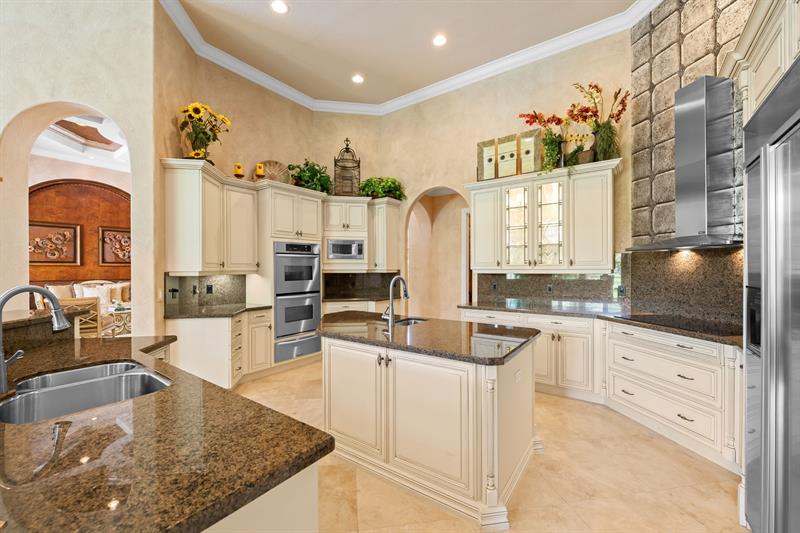 Image 11 of 47 For 12825 Stonebrook Dr
