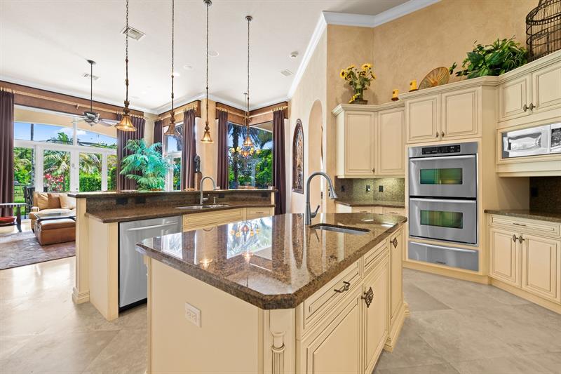 Image 13 of 47 For 12825 Stonebrook Dr