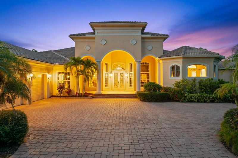 Image 3 of 47 For 12825 Stonebrook Dr