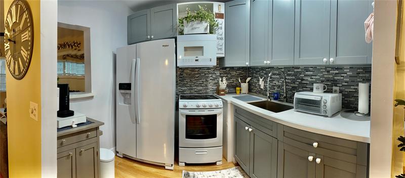 Image 4 of 11 For 338 Oakridge S  338