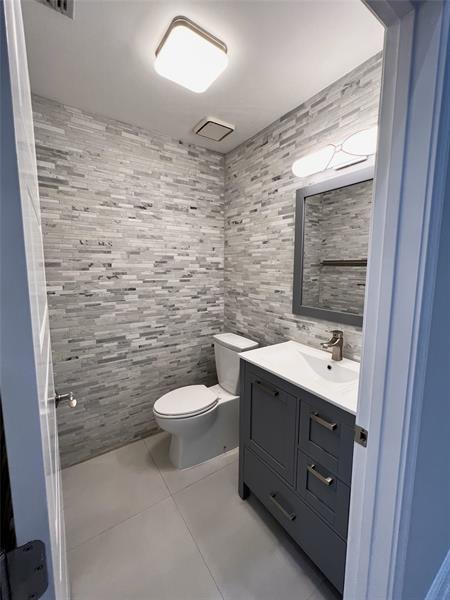 Image 5 of 22 For 720 Birdie Ct