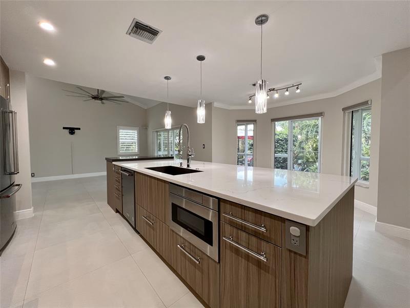 Image 7 of 22 For 720 Birdie Ct