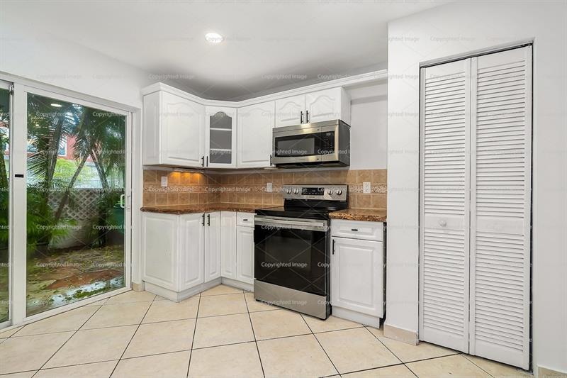 Image 13 of 32 For 10225 Nw 57 Terrace