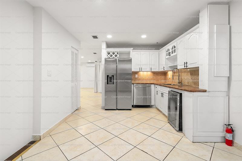 Image 14 of 32 For 10225 Nw 57 Terrace