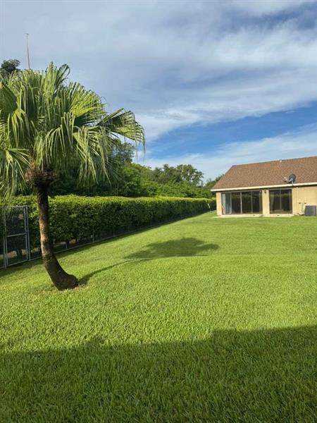 Image 27 of 33 For 10324 Boca Bend West  J4