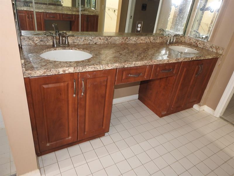 Image 16 of 27 For 7641 Granville Dr  209