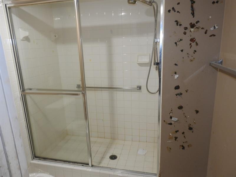 Image 17 of 27 For 7641 Granville Dr  209