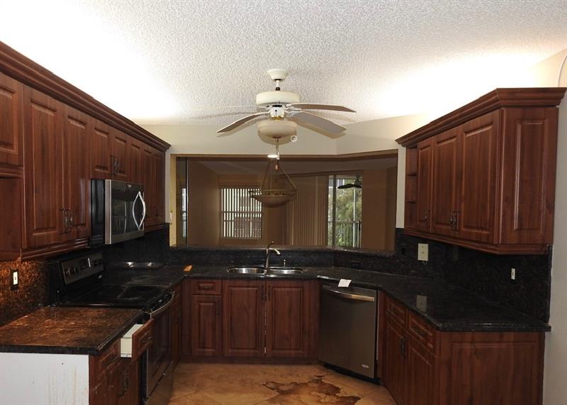 Image 6 of 15 For 7641 Granville Dr  209