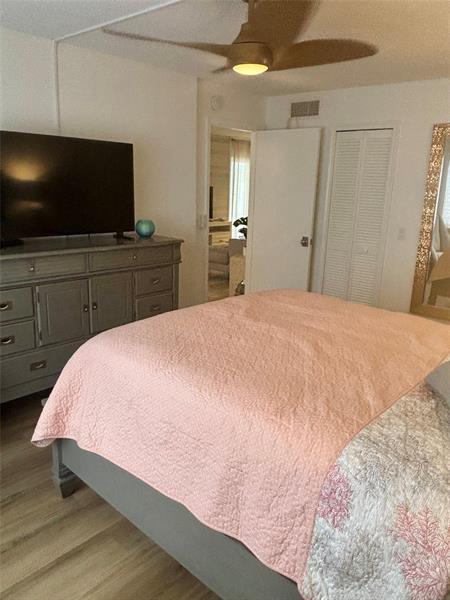 Image 17 of 28 For 10980 Ocean Dr  114