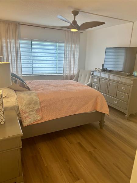 Image 18 of 28 For 10980 Ocean Dr  114