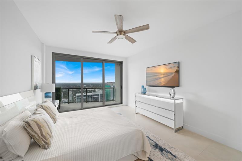 Image 33 of 55 For 100 Las Olas Blvd  4603