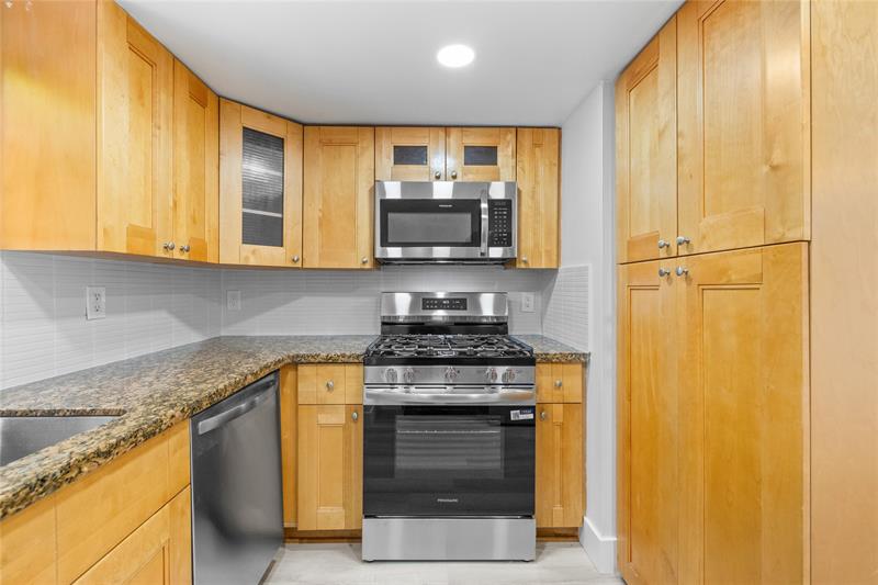 Image 10 of 39 For 10921 70th Ter  10921