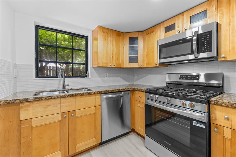 Image 11 of 39 For 10921 70th Ter  10921