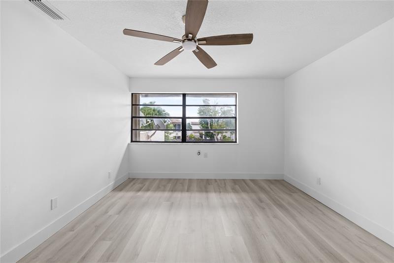 Image 17 of 39 For 10921 70th Ter  10921