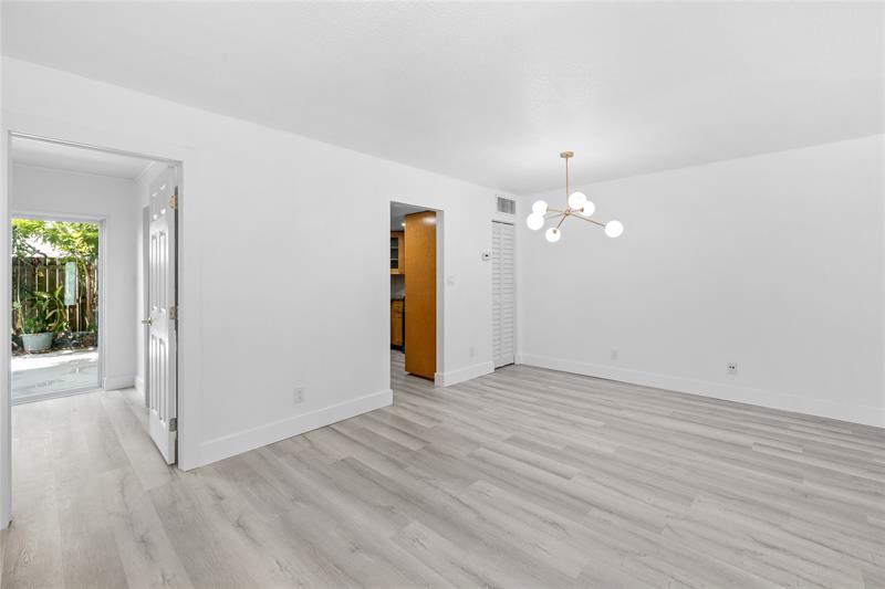 Image 8 of 39 For 10921 70th Ter  10921