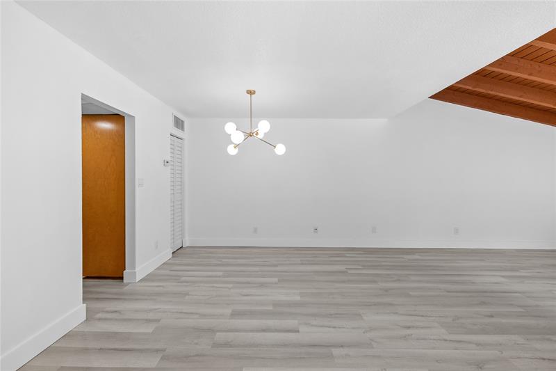 Image 9 of 39 For 10921 70th Ter  10921