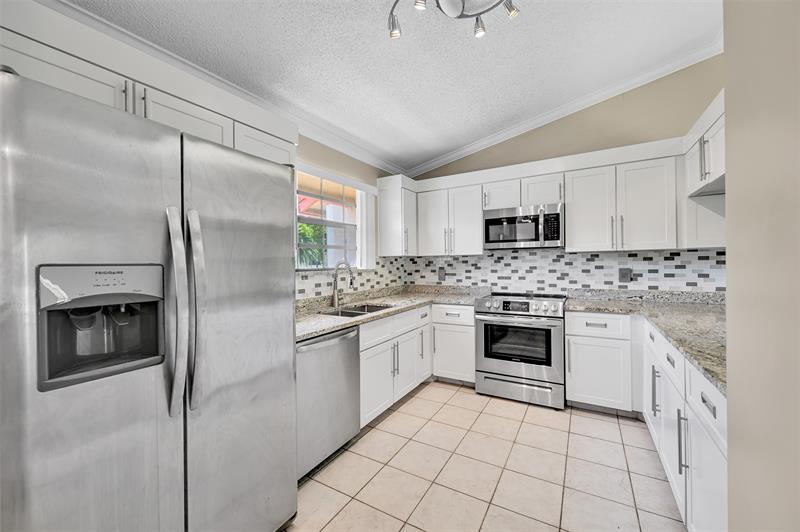 Image 4 of 36 For 1410 Congressional Way  1410