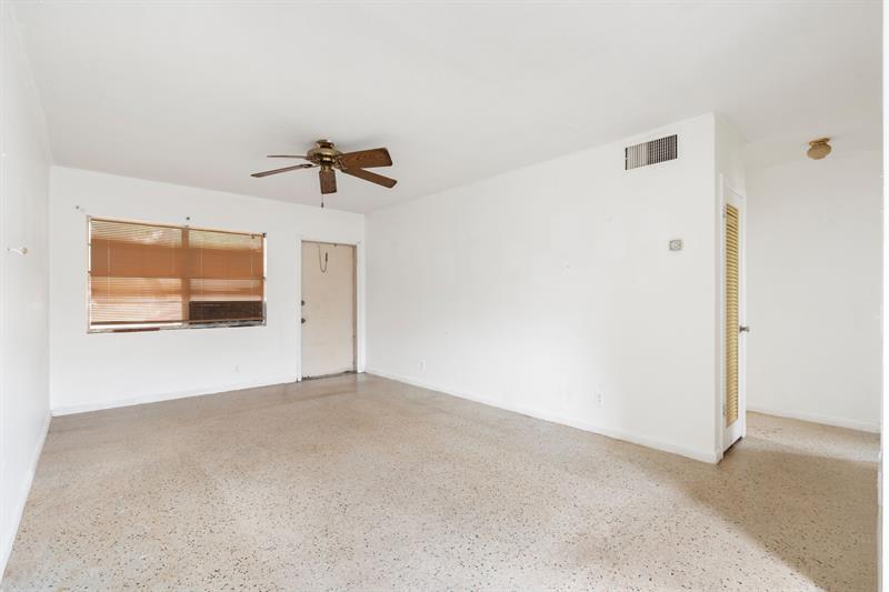Image 10 of 16 For 290 40th St  12