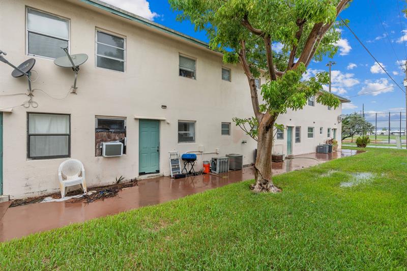 Image 16 of 16 For 290 40th St  12