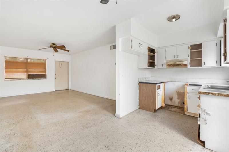 Image 9 of 16 For 290 40th St  12