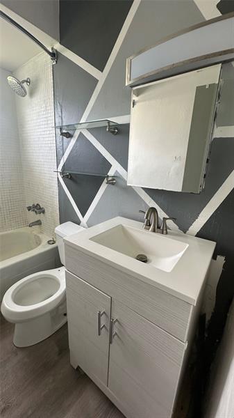 Image 13 of 16 For 4163 67th Ave  211c